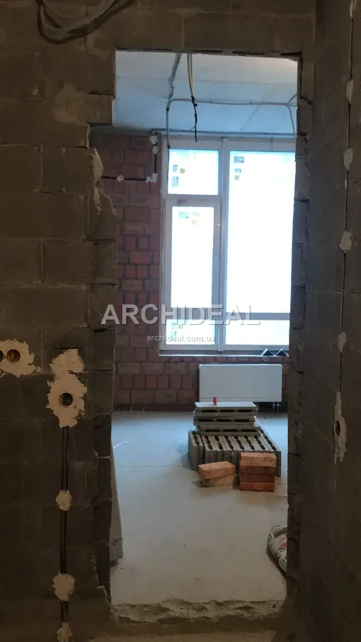 Вигляд у дверний отвір на чорнову кімнату