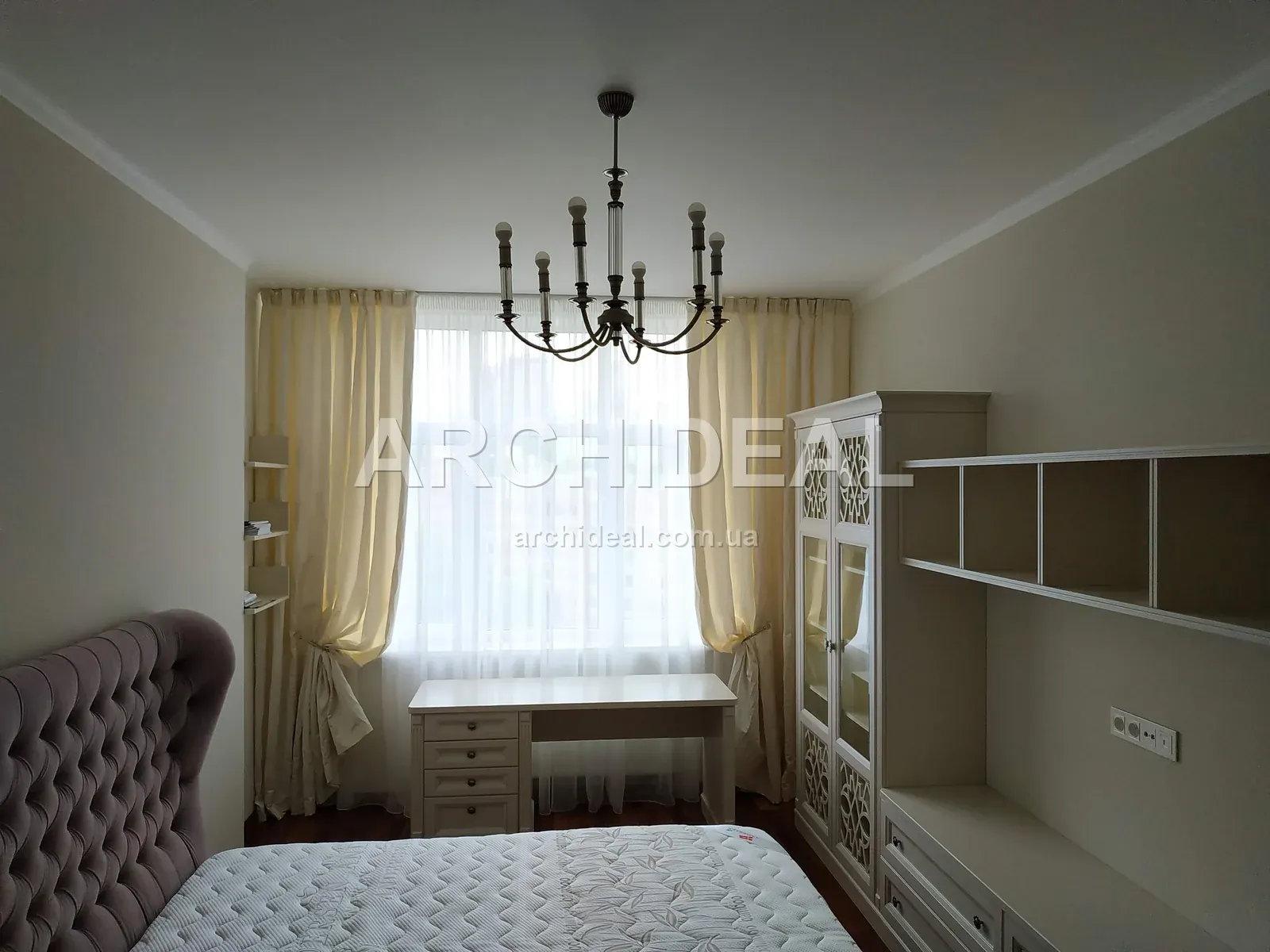 Three-room apartment on Pokrovska